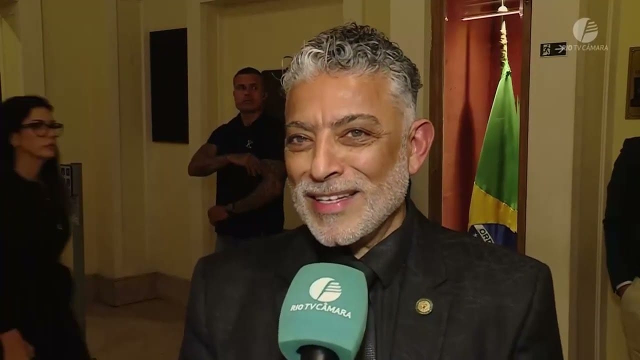 Comendador Regino Barros recebe a Medalha Pedro Ernesto